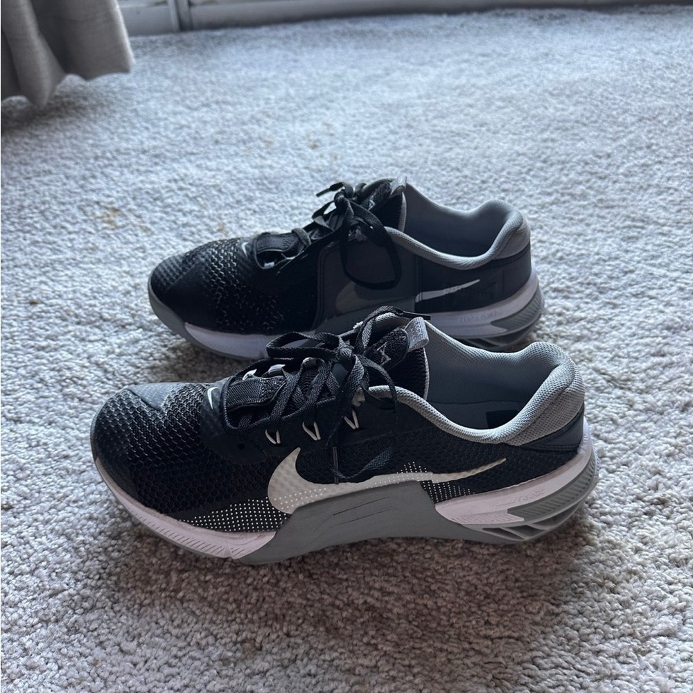 Nike Metcon 7 training shoes men’s size 8.5 black gray white